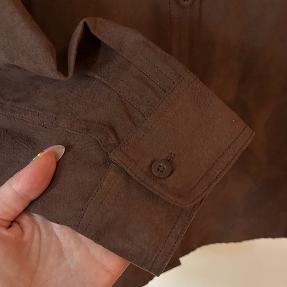 NOTHERN REFLECTIONS | Vintage Brown Button-Up Shirt with Engraved Leave Detail - Picture 3 of 15